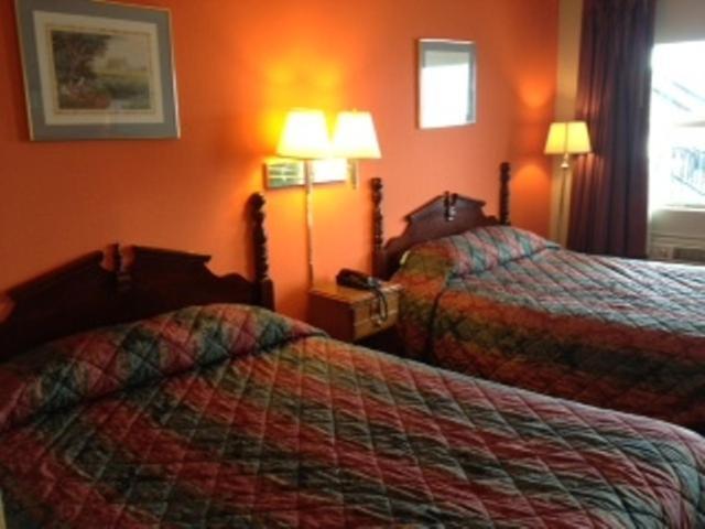 Knights Inn Glade Spring Habitación foto